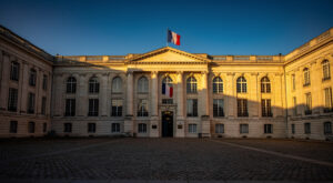 Vendée : le préfet Freysselinard reçoit élus départementaux et intercommunaux