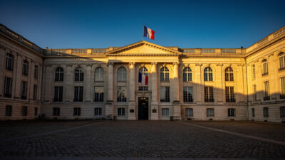 Vendée : le préfet Freysselinard reçoit élus départementaux et intercommunaux