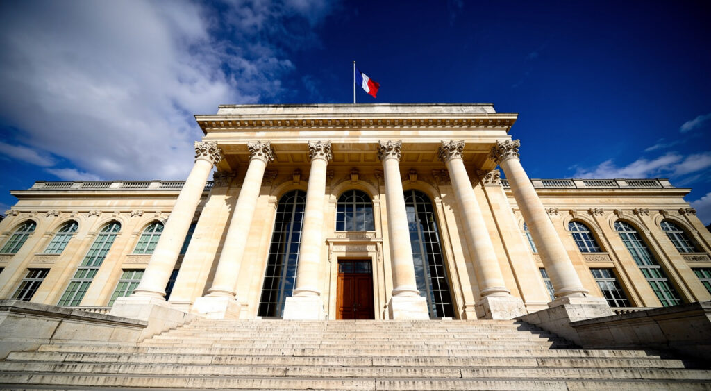 Versailles : quatre Cubains condamnés à des peines fermes pour un vol dans un tabac