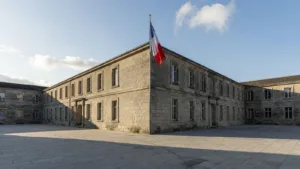 Vesoul : hommage solennel au commissariat pour le policier Loïc Beluet, en parallèle de ses obsèques en Bretagne
