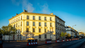 Vichy : incendie sur le toit d'un immeuble de 4 étages, 26 pompiers mobilisés