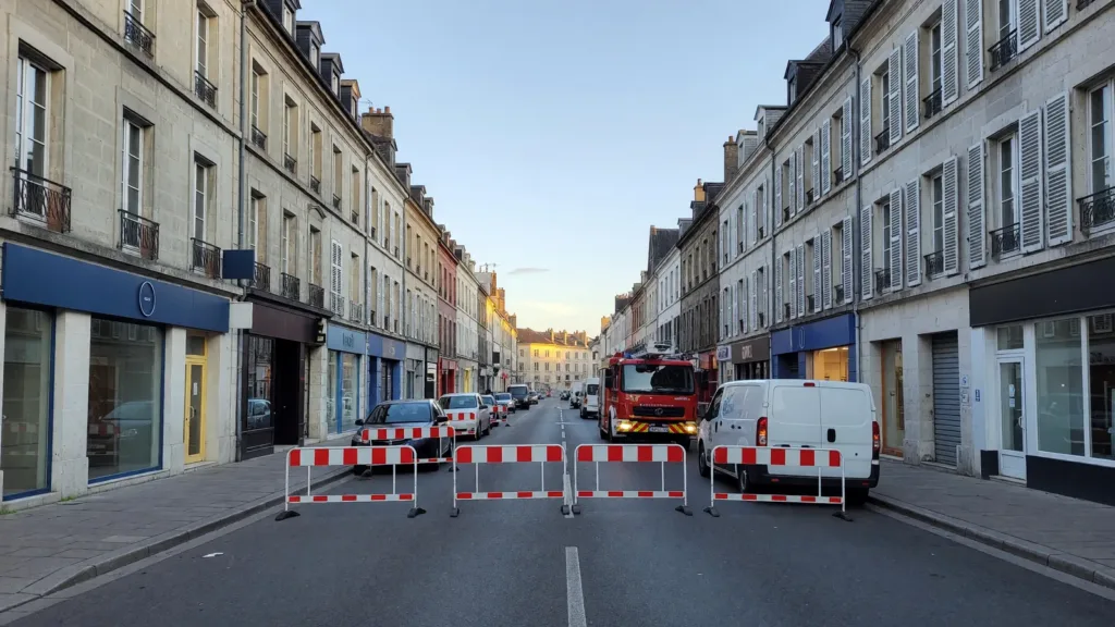 Vierzon : l'avenue de la République bloquée pour une odeur suspecte