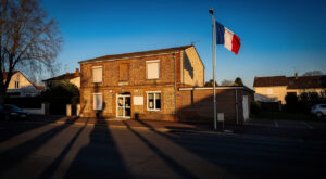 Viry-Châtillon : la préfète déléguée Julie Bouaziz visite l&rsquo;association SENDE avec le maire Bérenger