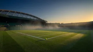 Wimbledon 2026 : Sinner survit à Kecmanovic après une chute qui a glacé le Centre Court