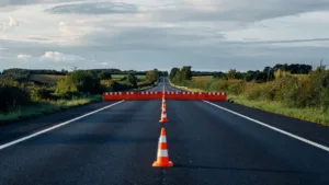 A84 fermée plusieurs heures à Gouvets après un poids lourd renversé
