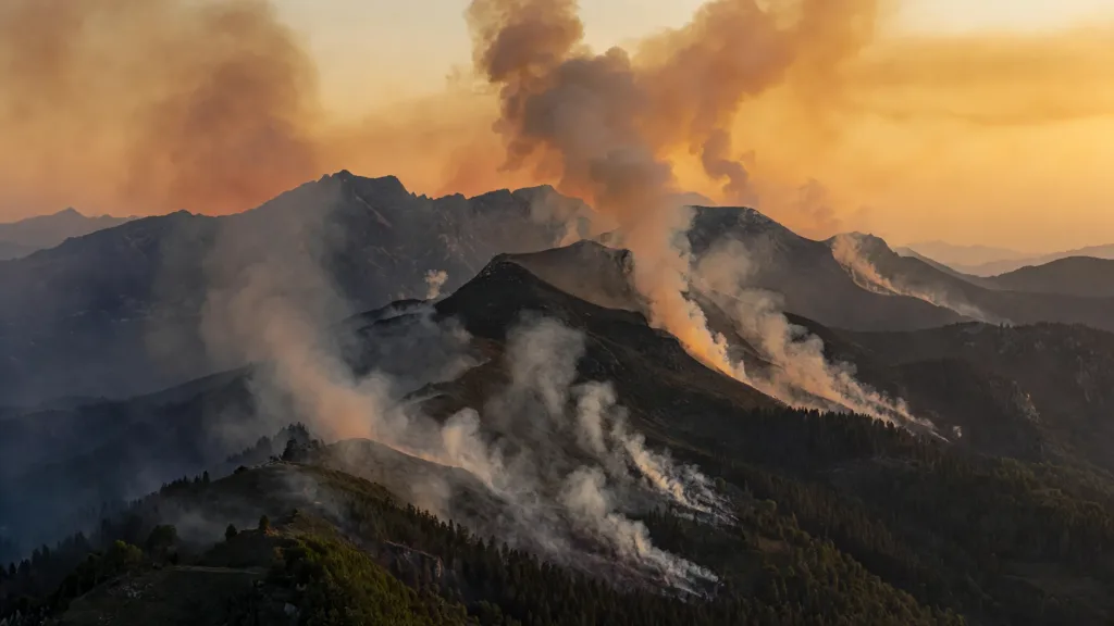Albertacce : 150 hectares brûlés, le GR20 fermé et 80 pompiers en renfort