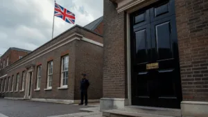 Andy Burnham prend les rênes du Labour et s&rsquo;apprête à diriger le Royaume-Uni