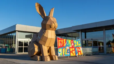Angers : L214 manifeste devant Carrefour Saint-Serge contre l&rsquo;élevage intensif