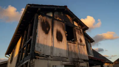 Angers : un incendie détruit l&rsquo;extension d&rsquo;une maison à ossature bois