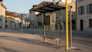 Annecy : un septuagénaire frappé sans raison à un arrêt de bus