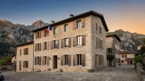Annot : le prince Albert II inaugure La Maison de Delphine
