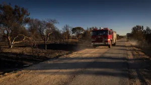 Aramon : l&rsquo;incendie près du site Sanofi maîtrisé après 5 hectares brûlés, enquête ouverte
