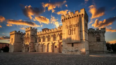 Avignon Off 2026 : l&rsquo;exclusion sociale au cœur des créations les plus saluées