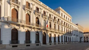 Bardella dénonce le projet de 250 000 visas annuels pour les Algériens