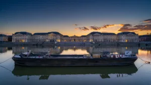 Bordeaux : feu d'artifice « Spectra » tiré à 23h face au Miroir d'eau