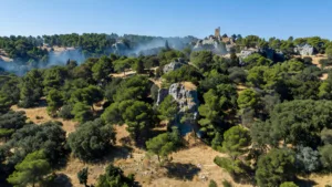 Bouches-du-Rhône : travaux interdits dès 13h lundi dans 16 massifs forestiers