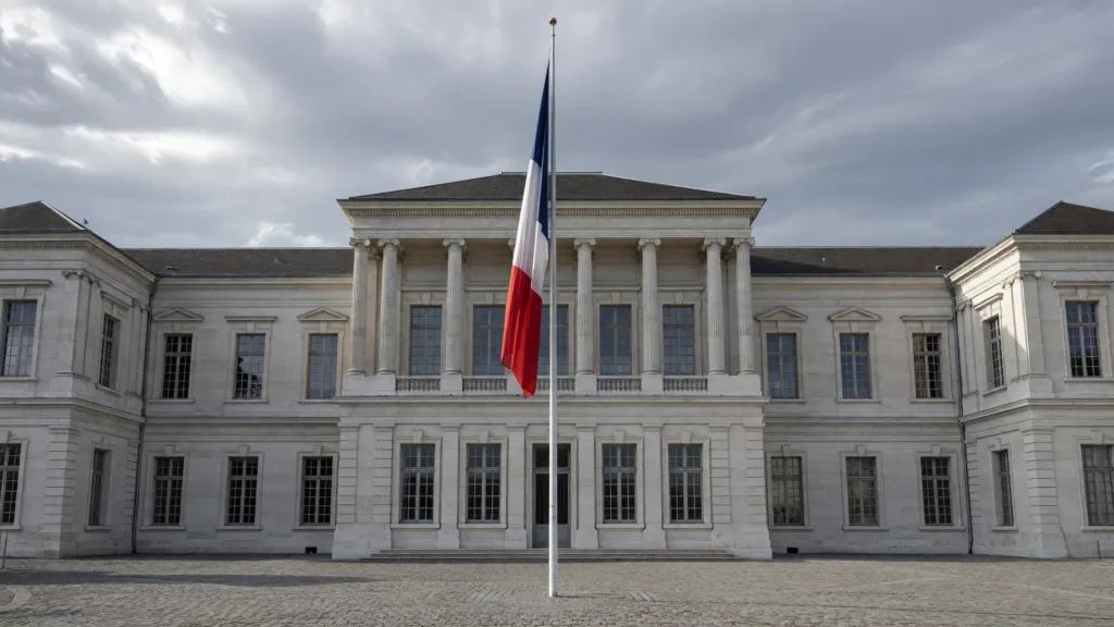 Bourg-en-Bresse : la préfecture de l'Ain rend hommage au pompier Baptiste Gerfaud-Valentin