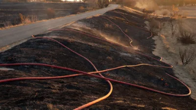 Bréhal : pompiers et agriculteurs maîtrisent un feu de broussailles