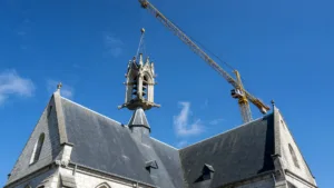 Caen : le clocheton de Notre-Dame de la Gloriette retiré pour restauration