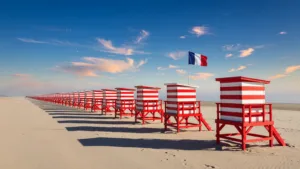 Calvados : 42 postes de secours opérationnels sur 120 km de plages pour l&rsquo;été 2026