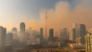 Canada : fumées toxiques de feux de forêt asphyxient Toronto et le nord-est des États-Unis