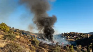 Castellane : les images de l&rsquo;important incendie de végétation, désormais éteint après la mobilisation de 75 pompiers