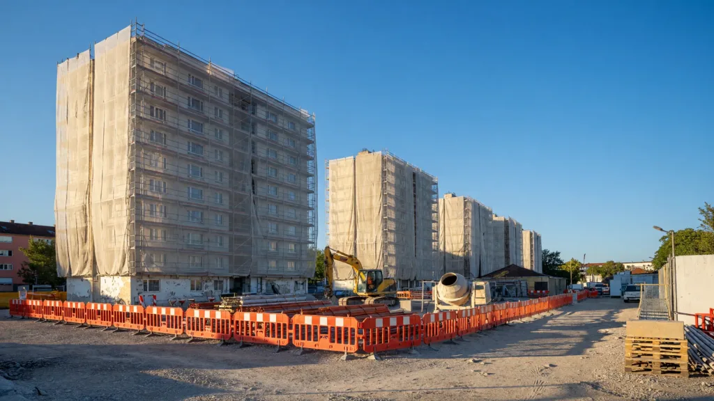 Chanteloup-les-Vignes : le préfet visite La Noé en pleine rénovation