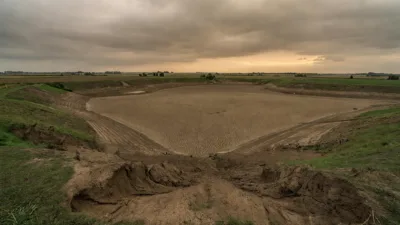 Charente-Maritime : la justice ordonne la destruction de mégabassines