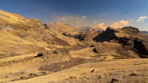 Conflent : un feu de voiture se propage à la végétation à Sauto