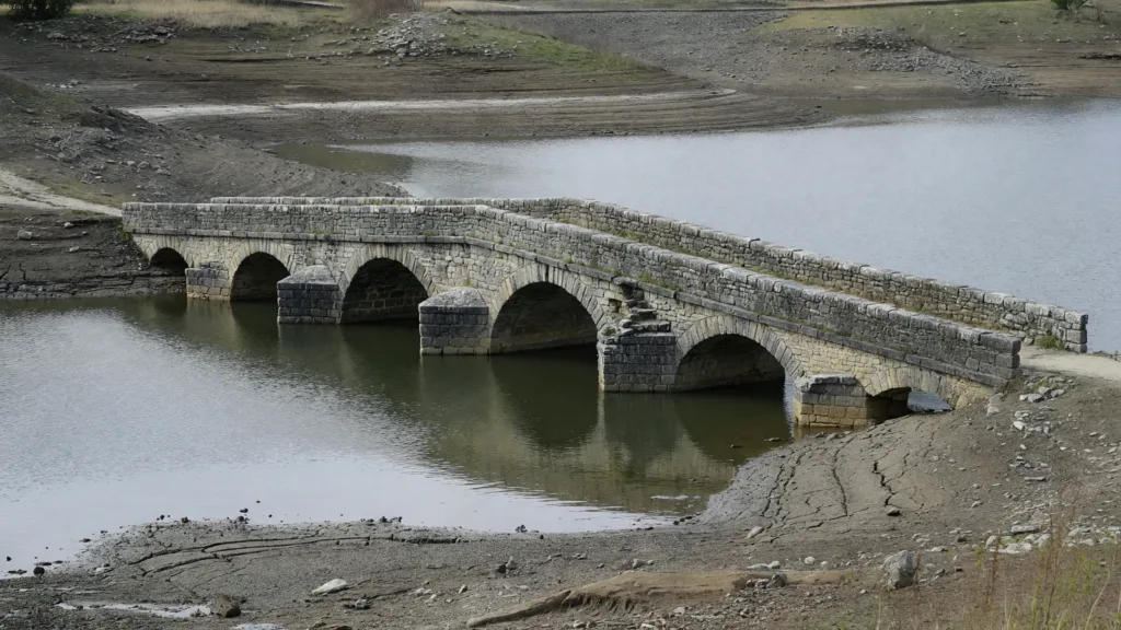 Deux-Sèvres : interdiction de franchir le pont de Clavé au barrage