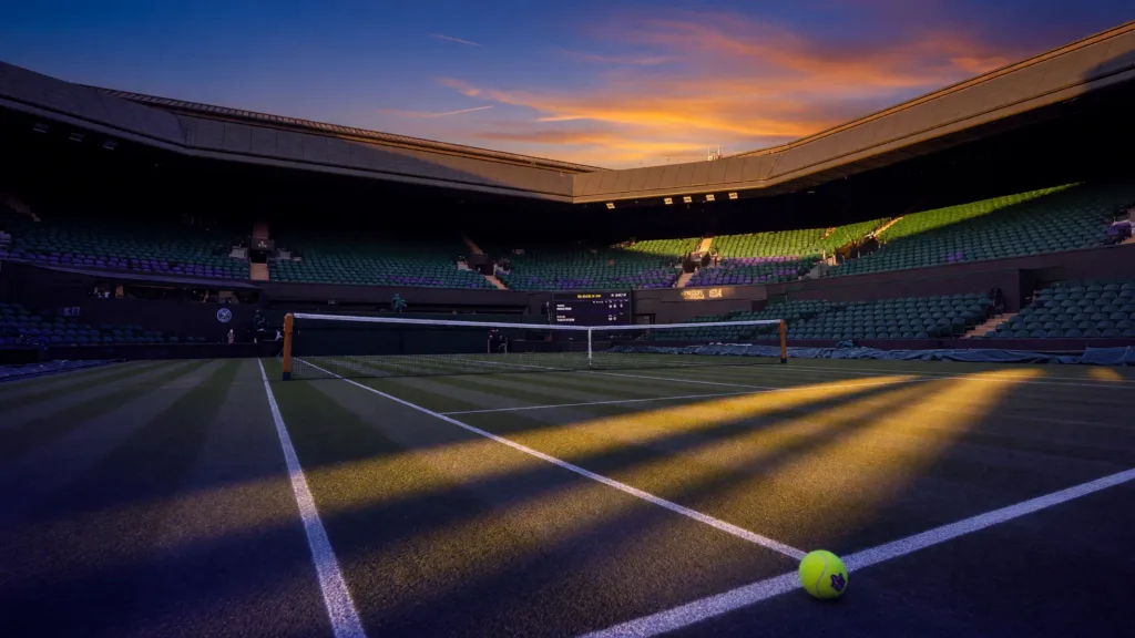 Djokovic bat Auger-Aliassime en 5h14, record à Wimbledon