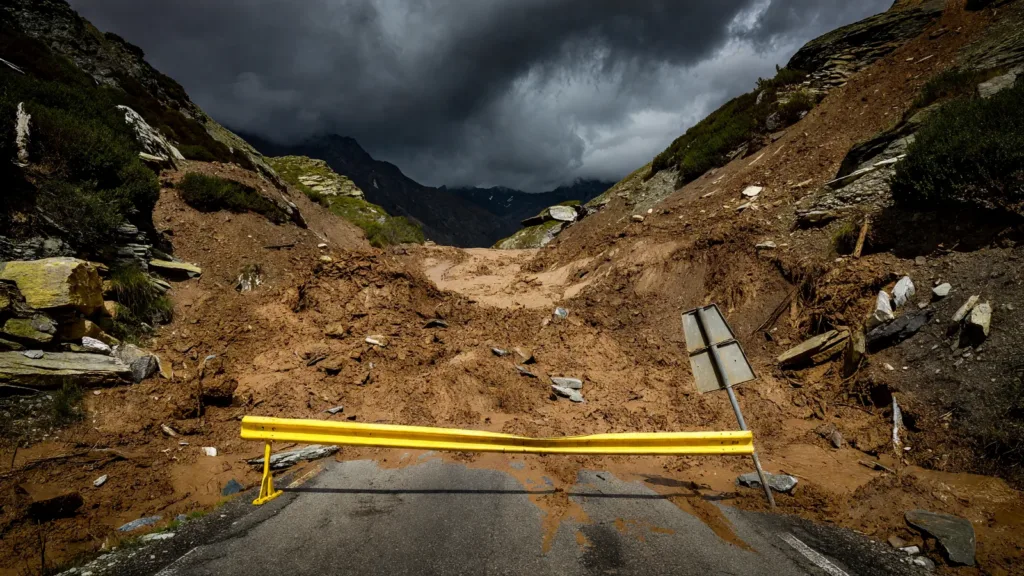 Éboulement au col de Sarenne : la 20e étape du Tour menacée à 48h du départ