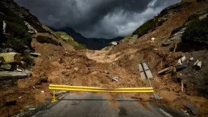 Éboulement au col de Sarenne : la 20e étape du Tour menacée à 48h du départ