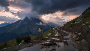 Éboulement au col de Sarenne : l&rsquo;étape 20 du Tour de France 2026 menacée