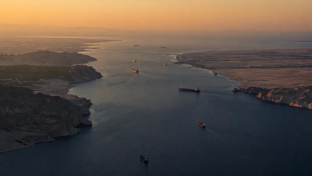 Escalade US-Iran : 140 frappes américaines, le détroit d'Hormuz menacé