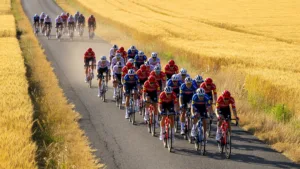 Étape 13 du Tour de France : Pedersen piégé, Alpecin attaque le maillot vert