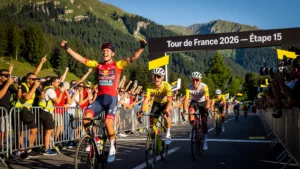 Evenepoel s&rsquo;impose au Plateau de Solaison, Vingegaard abandonne