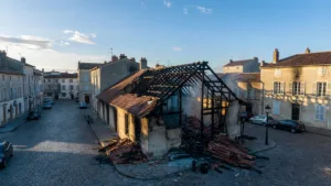 Flers : incendie en centre-ville place Saint-Jean, 17 pompiers mobilisés