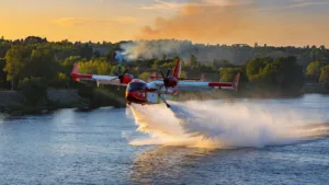 Fontainebleau : incendie toujours actif, renforts BSPP et Canadair mobilisés