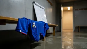 France éliminée : le naufrage qui fait vaciller Deschamps