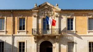 Fréjus : David Rachline retire sa banderole sur les OQTF après l&rsquo;intervention du préfet