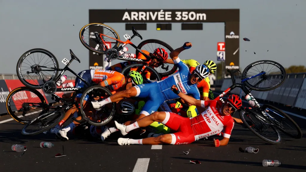 Gaviria et Berckmoes out, Godon blessé : la chute des 350 mètres