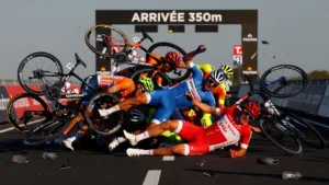 Gaviria et Berckmoes out, Godon blessé : la chute des 350 mètres