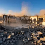 Gaza : une mosquée et des tentes de déplacés détruites par Israël