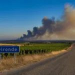 Gironde : l'incendie de Saumos stable à 42 000 ha, fronts actifs à l'est