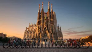 Grand Départ du Tour de France 2026 à Barcelone : une foule enthousiaste au pied de la Sagrada Familia