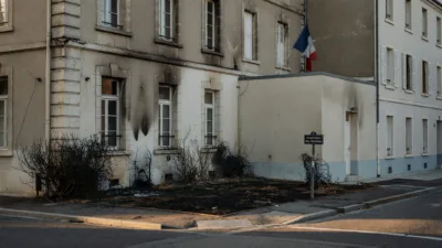 Grand Nancy : 8 véhicules incendiés, mairie de quartier visée, un mineur interpellé
