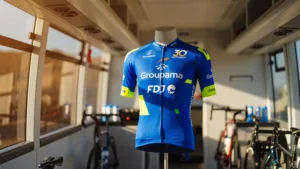 Groupama-FDJ dévoile un maillot commémoratif pour ses 30 participations au Tour de France