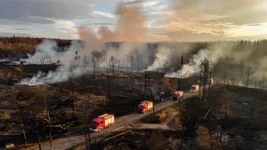 Incendie à Plombières-lès-Dijon : 15 hectares brûlés, le feu stabilisé après un confinement de riverains