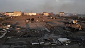 Incendie à Stains : le feu du bidonville éteint sans victime, le T11 reprend